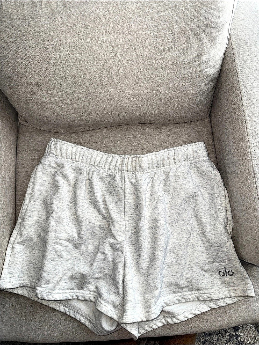 Alo Women's Acolade Shorts in Gray Size Large